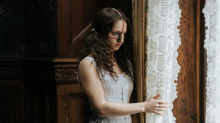 Người Chị Kế Xấu Xí