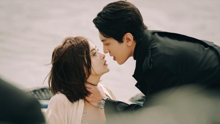 Tình Yêu Giả Tạo